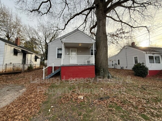 Photo - 704 W Twenty-Sixth St