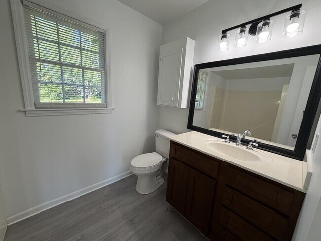 Photo - 14 Wedgefield Dr