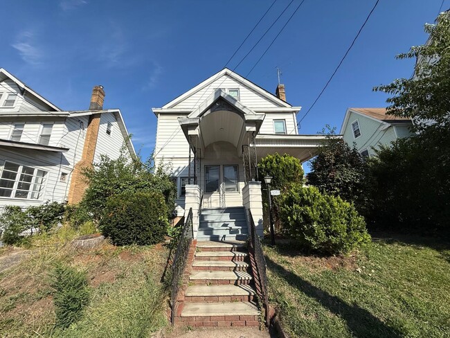 Photo - 263-265-265 E 31st St