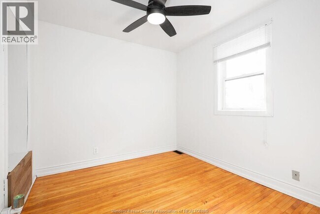 Photo - 1567 Cataraqui St