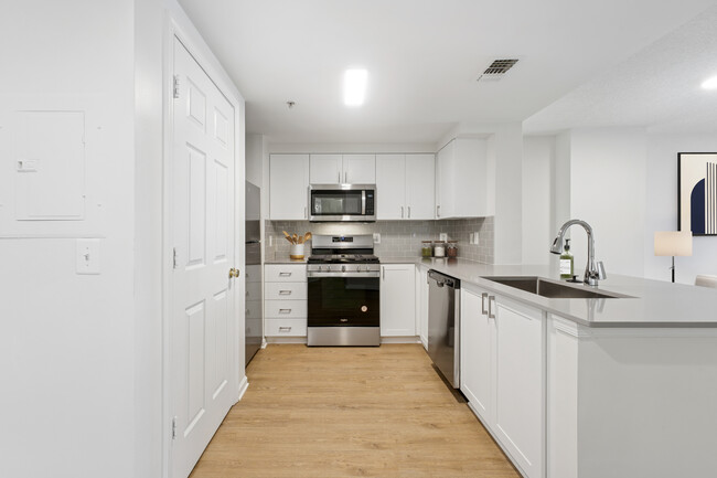 Building Photo - Avalon Courthouse Place