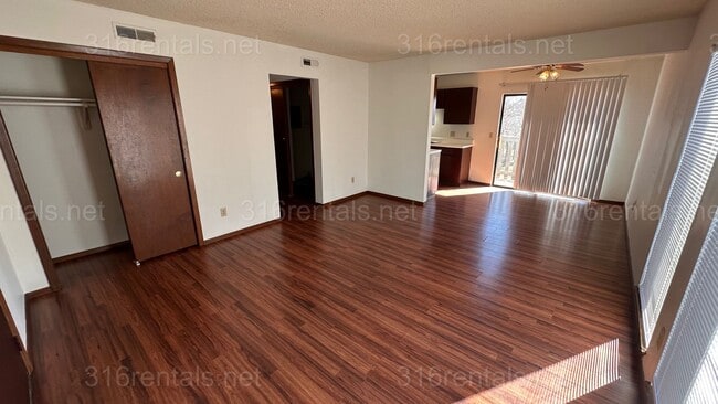 Photo - $795 - 2 bed 1 bath - Second floor Apartment Unidad 355 E Marion Ct Apt 4