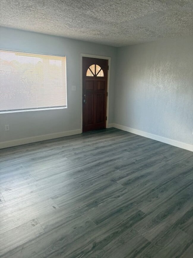 Photo - 527 A Ln
