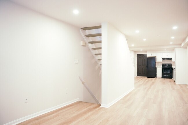 Photo - 916 W Lombard St