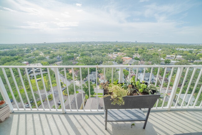 Photo - 2611 Bayshore Blvd Unidad 1804