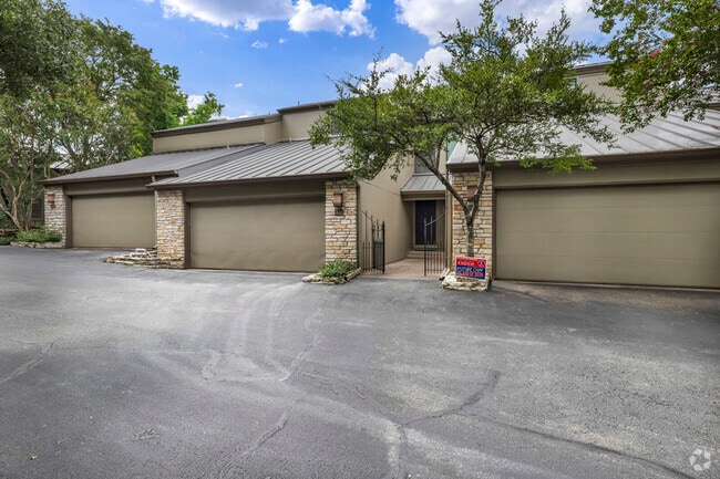 Building Photo - 1821 Westlake Dr Unit 136 Rental