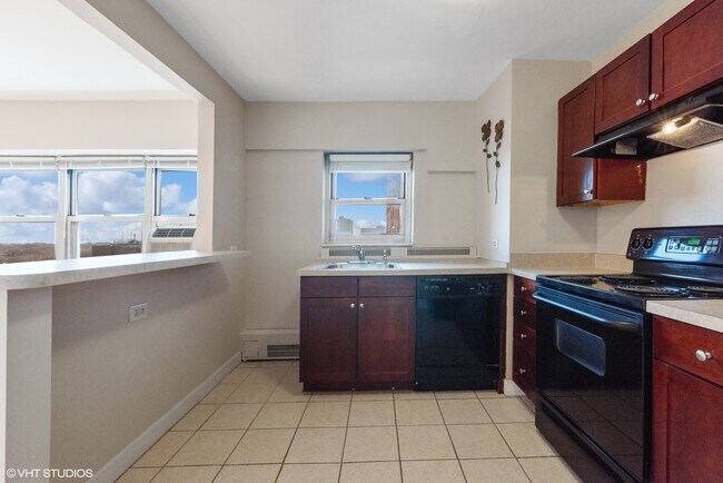 Photo - 4960 N Marine Dr Unit 1011