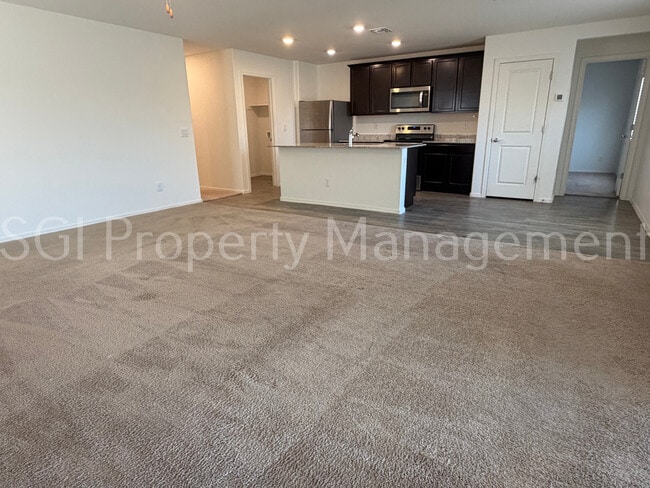 Photo - 526 W Black Hawk Pl