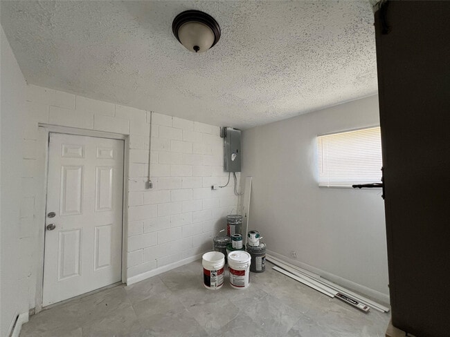 Photo - 308 Essex Dr