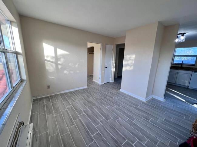 Photo - 5645 Central Ave