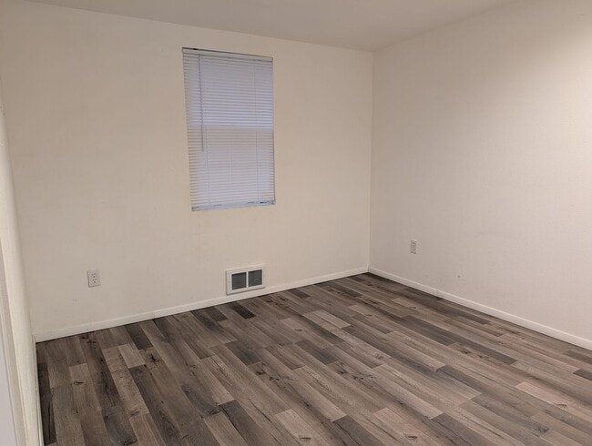 Photo - 107 E Section St Casa