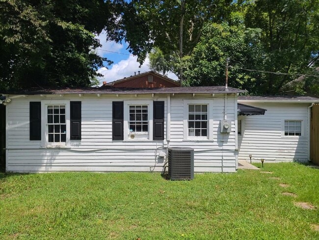 Building Photo - One bedroom/one bath cottage available for... Rental
