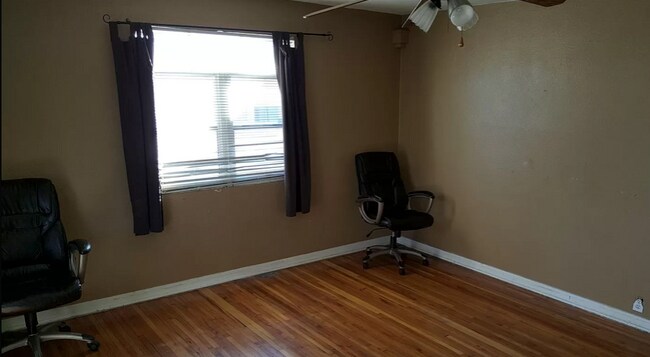 Photo - 2403 22nd St