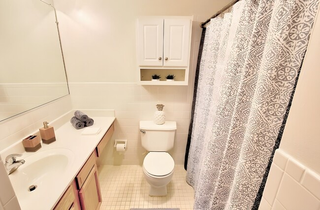 Building Photo - Regency Park North