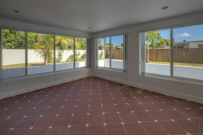 Photo - 160 NW 199th St