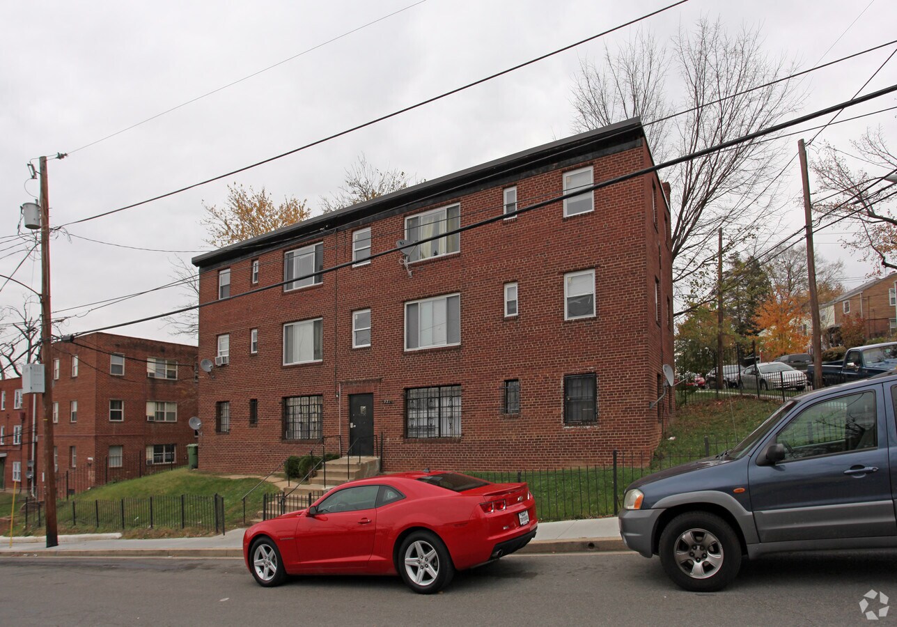 Photo - 921 52nd St NE