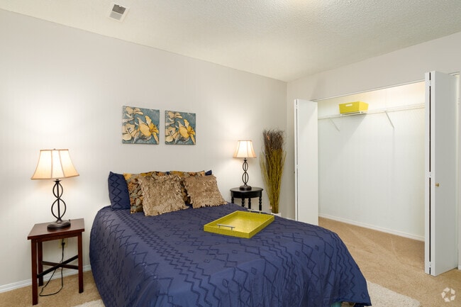 2BR, 1BA - 916SF - Primary Bedroom
