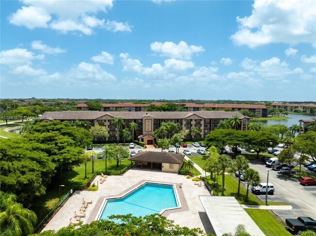 Building Photo - 13700 SW 11th St Unit 309A