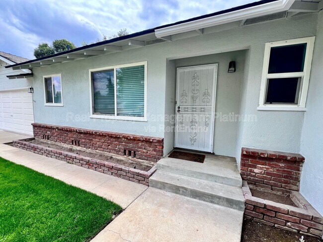 Photo - 4467 N Van Dyke Ave