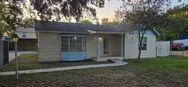 Building Photo - 9407 Antoine Dr