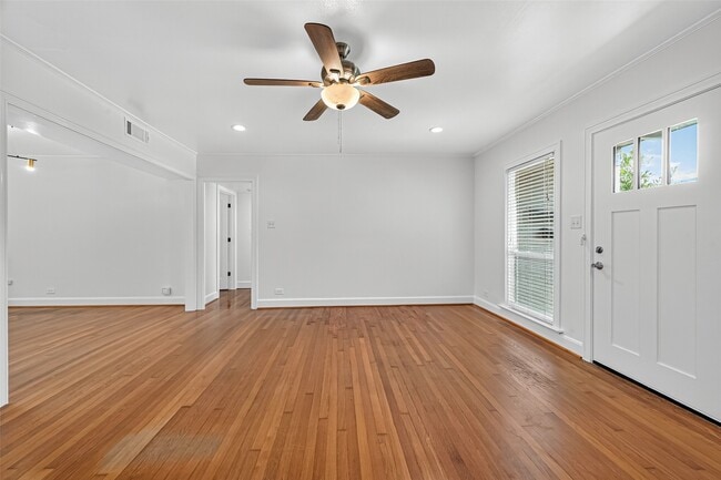 Photo - 2328 McClendon St