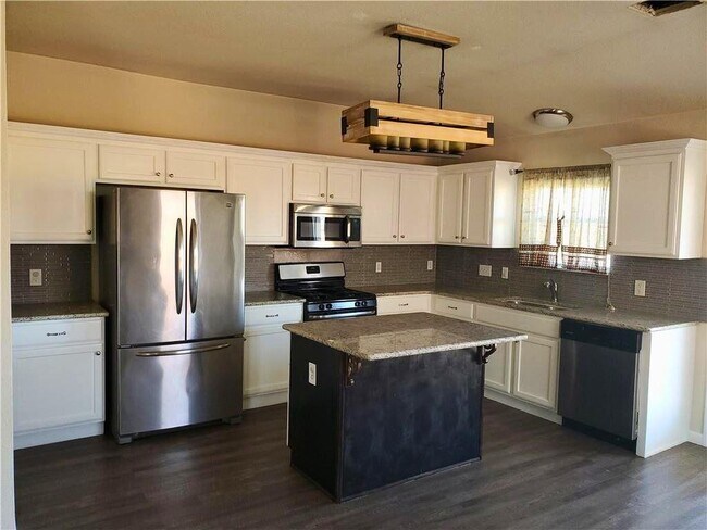 Photo - 2412 Pearson Way