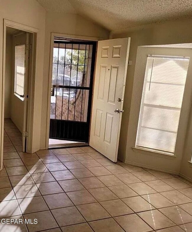 Photo - 910 Destello Rd