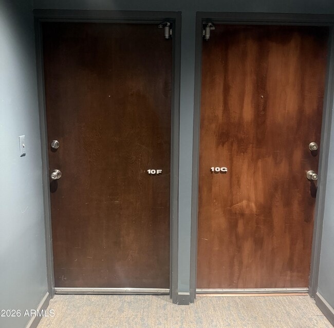 Building Photo - 207 W Clarendon Ave Unit F10