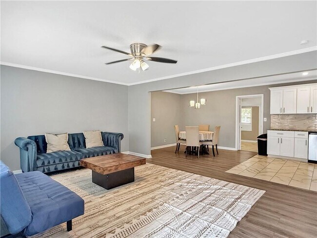 Photo - 1576 Carolyn Dr SW