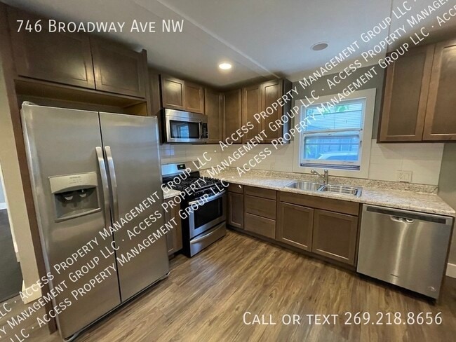 Photo - 746 Broadway Ave NW