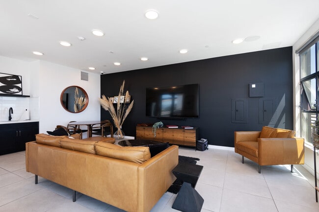 Rooftop Clubhouse - The Kalthom Luxury Penthouse Suites