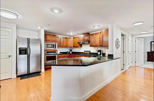 Photo - 1 E Grand Ave Unidad 201