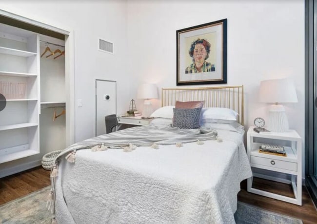 Photo - 341 W Chestnut St