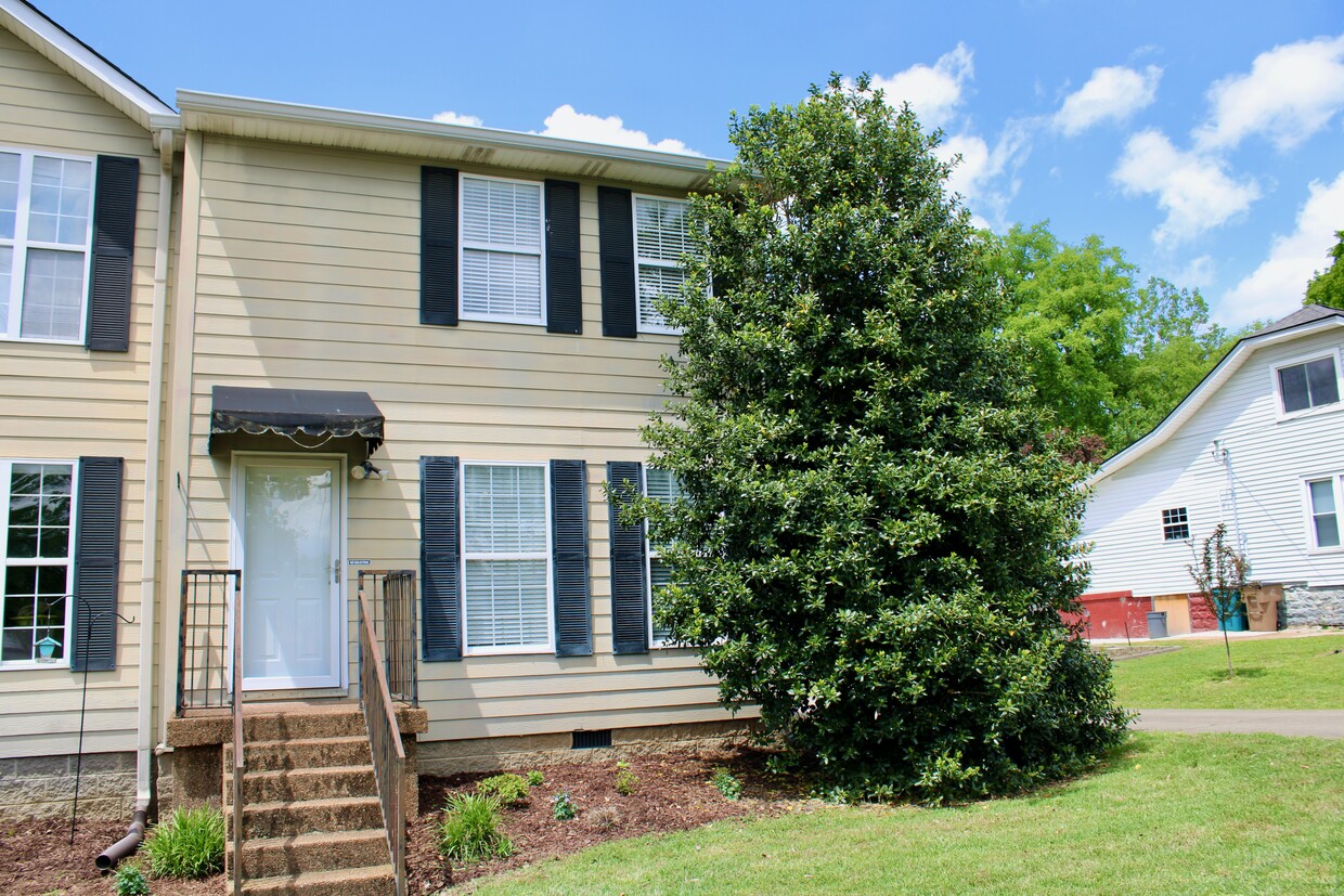 Welcome Home! Fantastic location near downtown, Vanderbilt and Sylvan Park - 163 37th Avenue North (Nashville, TN)