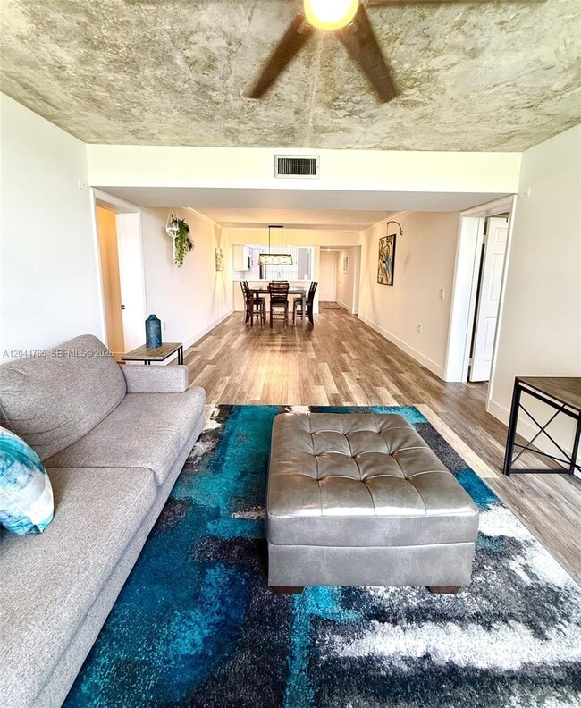 Photo - 1705 Whitehall Dr Unidad 403