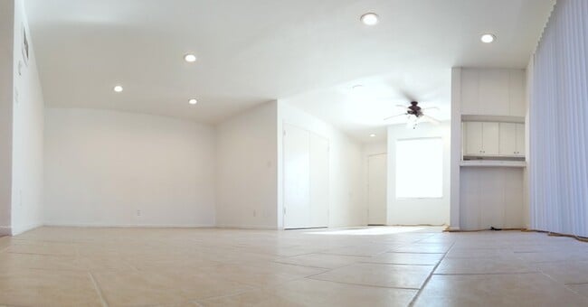 Photo - 8108 Langdon Ave Unidad 1