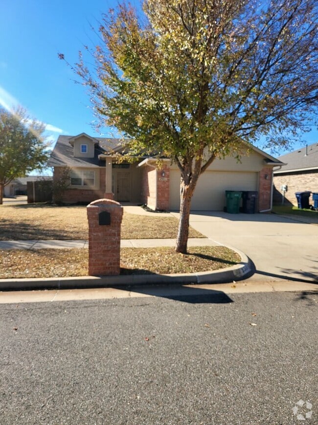 Building Photo - ?Gorgeous Home in the Valencia Neighborhoo...