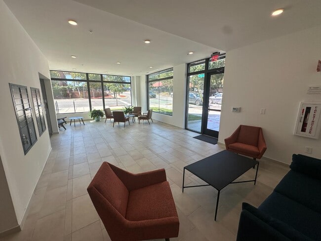 Photo - 615 W Peace St