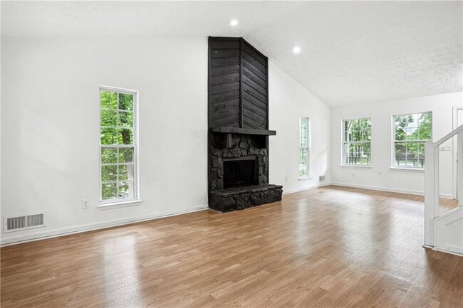 Photo - 8298 Blackfoot Trail