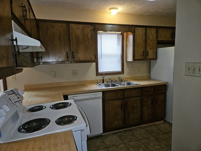 Photo - 831 Rumford Pl