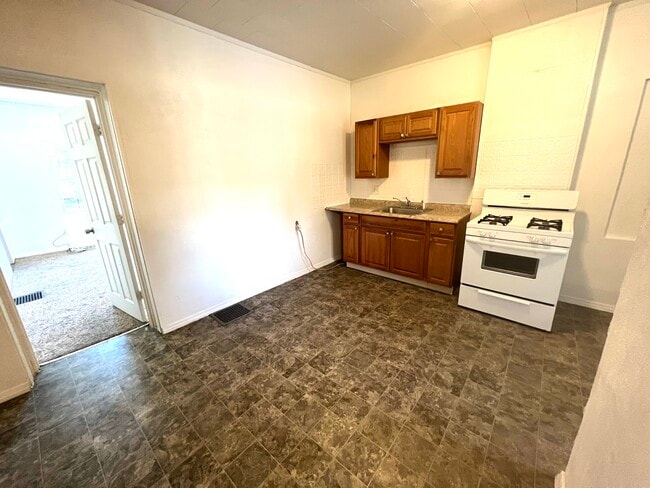 Building Photo - 716 Ohio St Unit 3