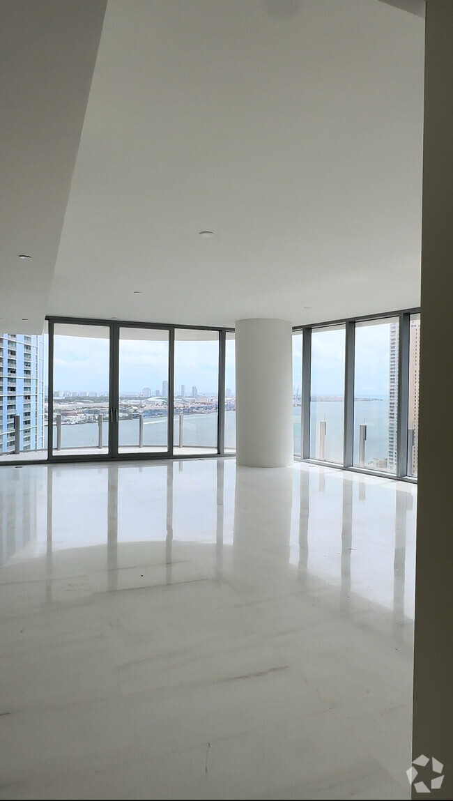 Building Photo - 270 Biscayne Boulevard Way Rental