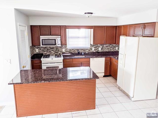Building Photo - 10 Elm Ct Unit 2 Rental