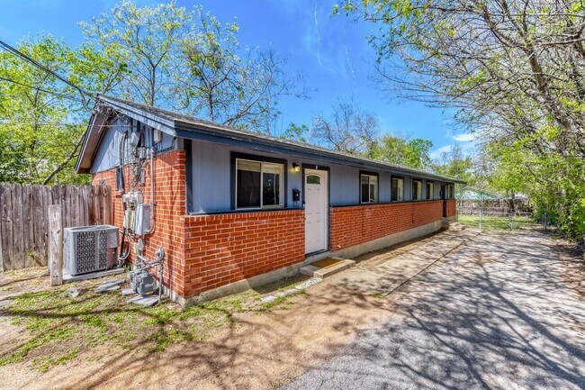 Photo - 2928 E 12th St