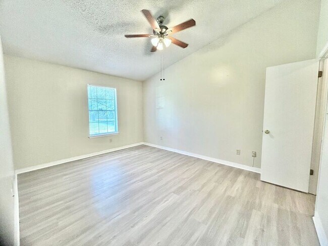 Photo - 9345 Chisholm Rd