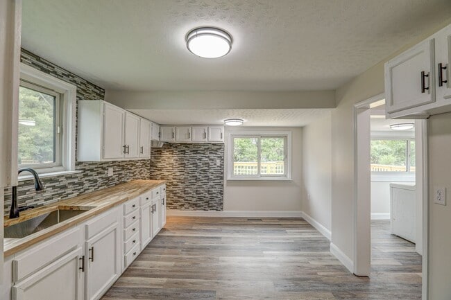 Photo - 2 Bdrm / 2 Bath - Remodeled Cottage in Johnson City