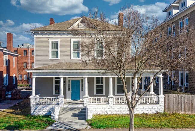 1016 E Anderson St Unit B
