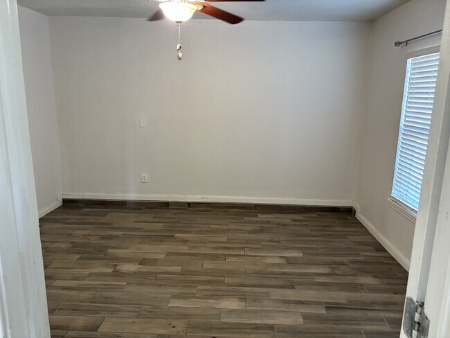 Photo - 121 N Meadow St