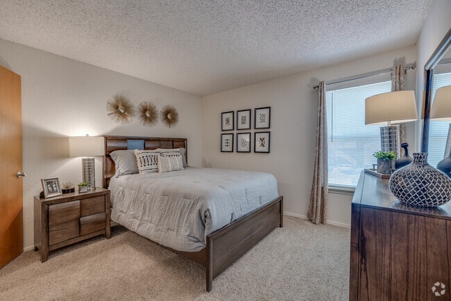 2BR,2BA - 900SF - Bedroom
