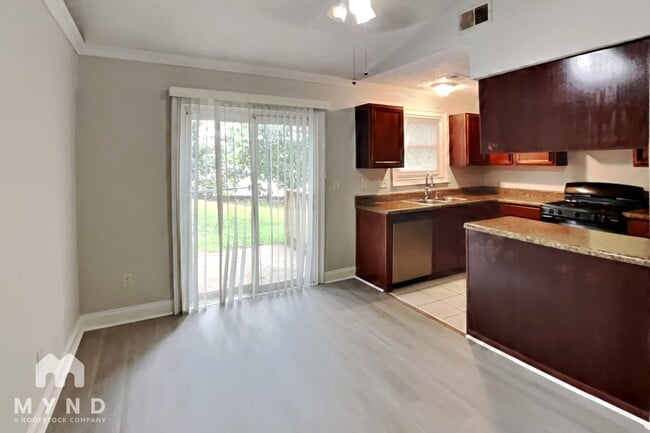 Photo - 1652 Carrie Farm Ln NW